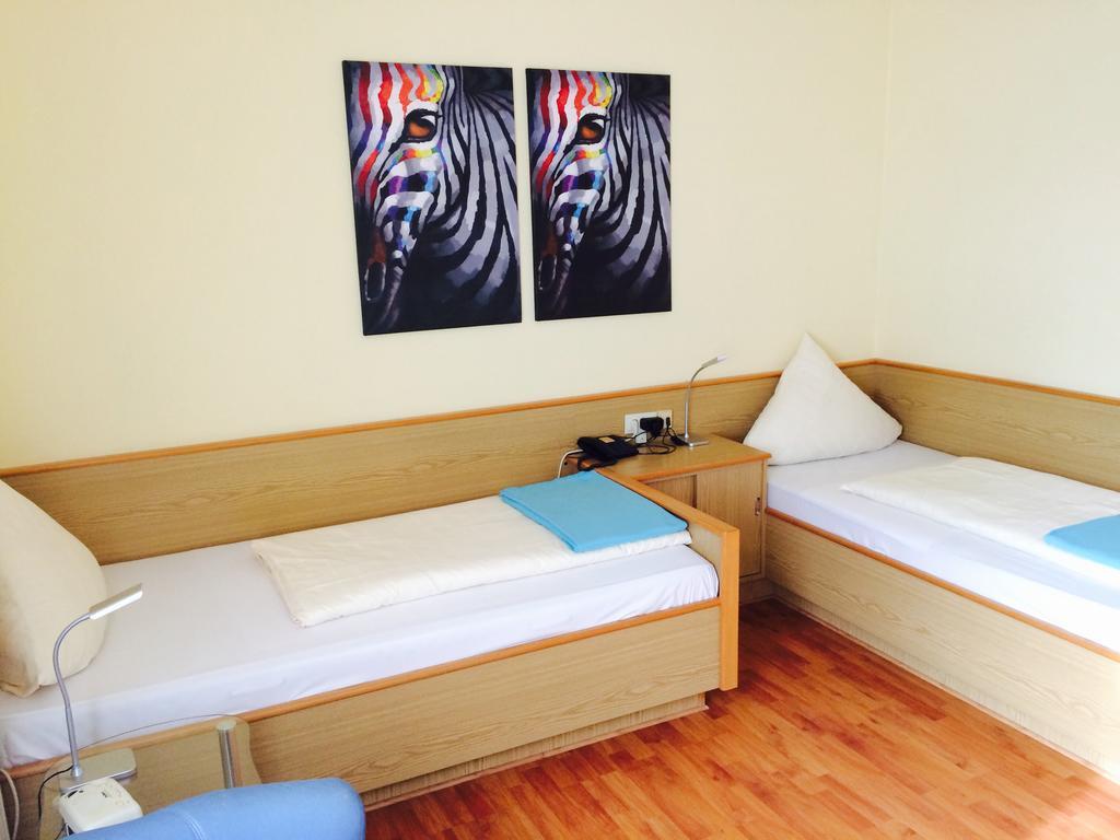 Hotel Garni Am Goetheplatz 바트뮨슈터암슈타인에베른부르크 객실 사진