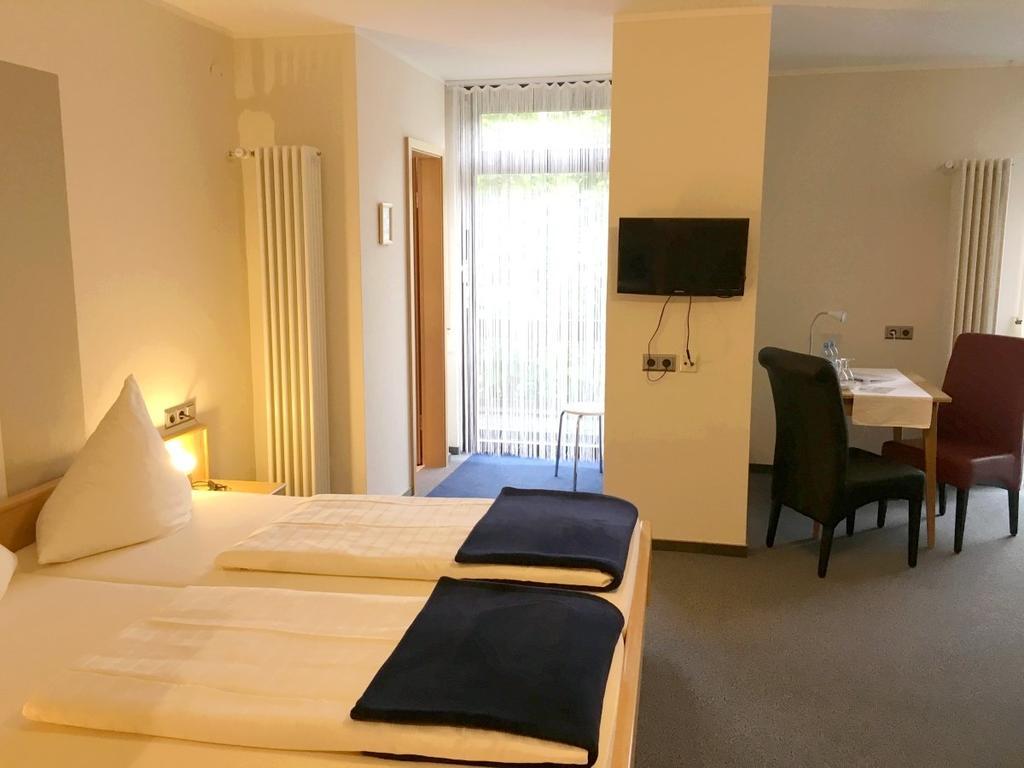 Hotel Garni Am Goetheplatz 바트뮨슈터암슈타인에베른부르크 외부 사진